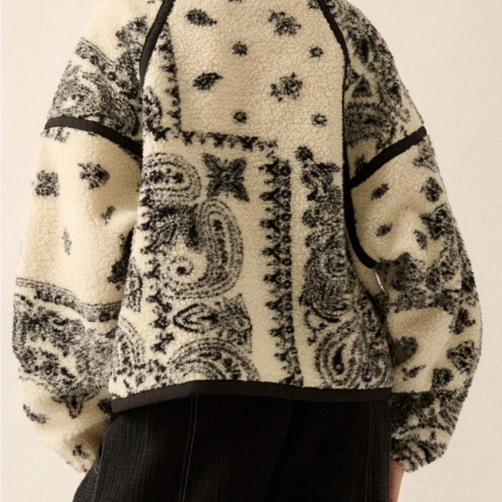 VICI Black & White Plush Sweater half zipper - Picture 5 of 14